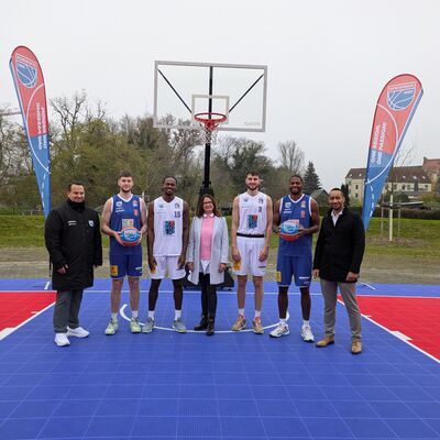 Bild vergrößern: Basketball-Court Weienfels