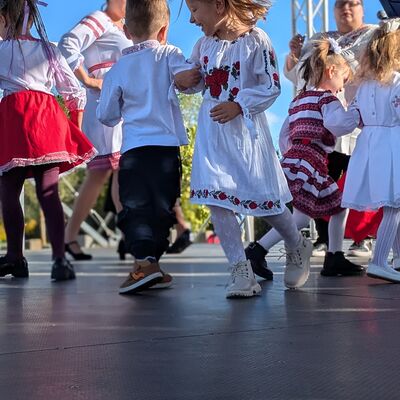 Bild vergrößern: Moldawische Tanzshow
