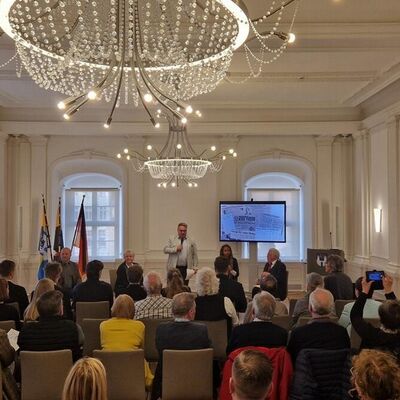 Bild vergr&ouml;&szlig;ern: 2025-05-06 Gedenken freie Wahlen