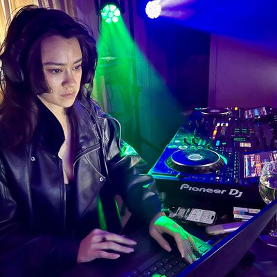 Bild vergr&ouml;&szlig;ern: Frauentagsparty DJane Mary Jane