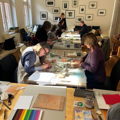 Bild vergr&ouml;&szlig;ern: Frauen machen Druck Arbeitsprozess