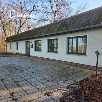 Bild vergr&ouml;&szlig;ern: Klemmberg-Restaurant und Terrasse.