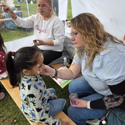 Bild vergr&ouml;&szlig;ern: Neustadtfest Kinderschminken