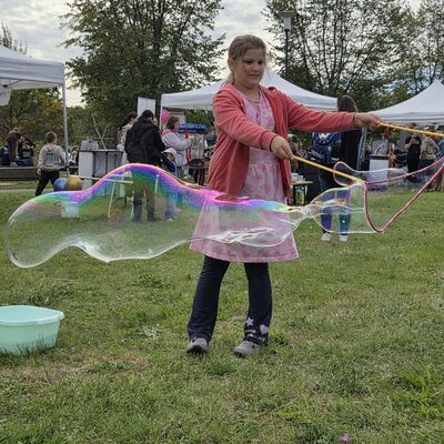 Bild vergr&ouml;&szlig;ern: Neustadtfest Seifenblasen